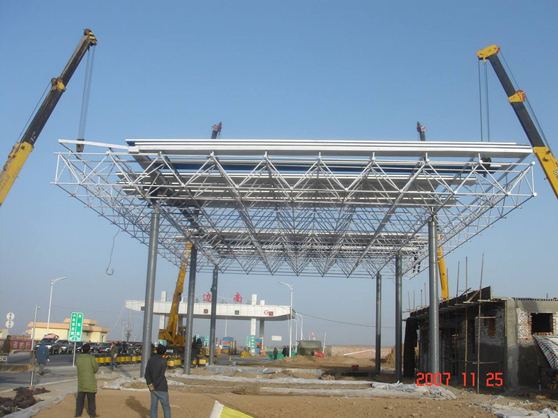 邊南加油站網(wǎng)架吊裝